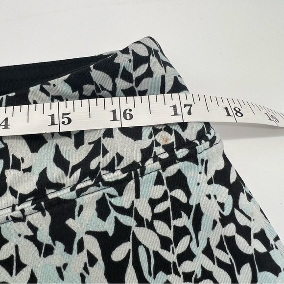Tranquility by Colorado Clothing Skort – Leaf Print – Size L – Built-In Shorts - Picture 7 of 9